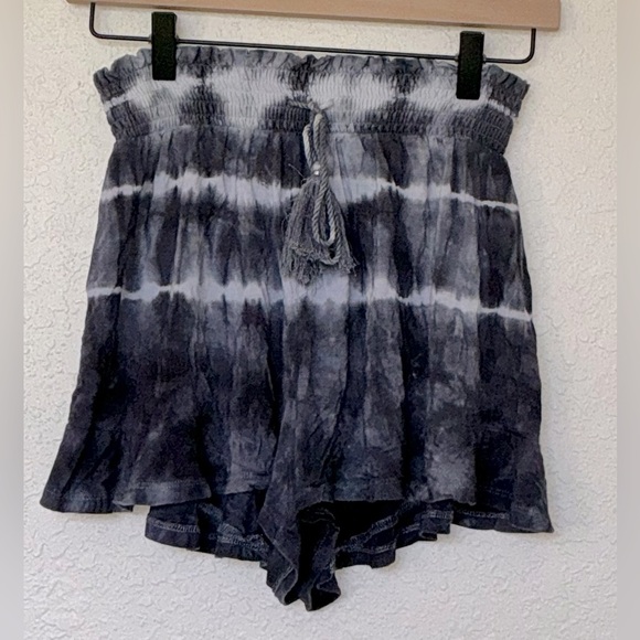 American Eagle Outfitters Pants - American Eagle Women's Blue & White Tie Dye Shorts
